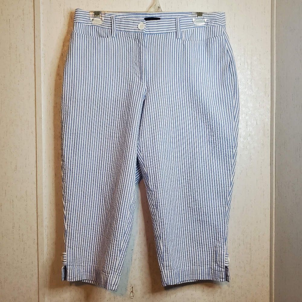 Talbots Seersucker Blue and White Striped Capri Size 8 100% cotton